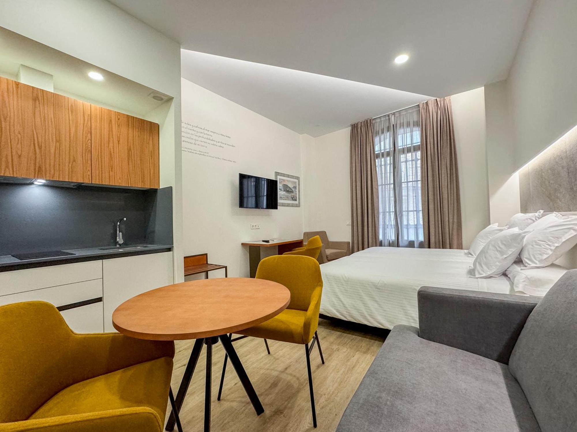Torreluz Suites Алмерия Екстериор снимка