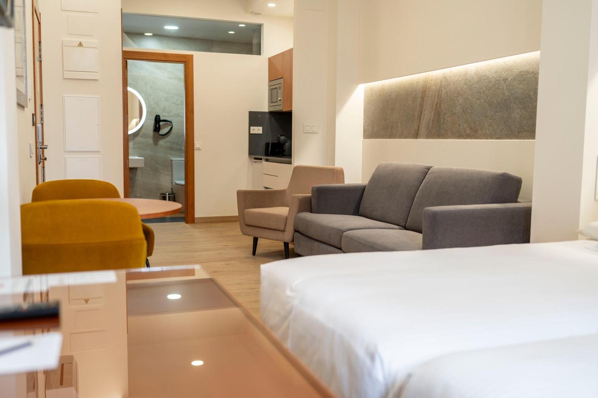 Torreluz Suites Алмерия Екстериор снимка