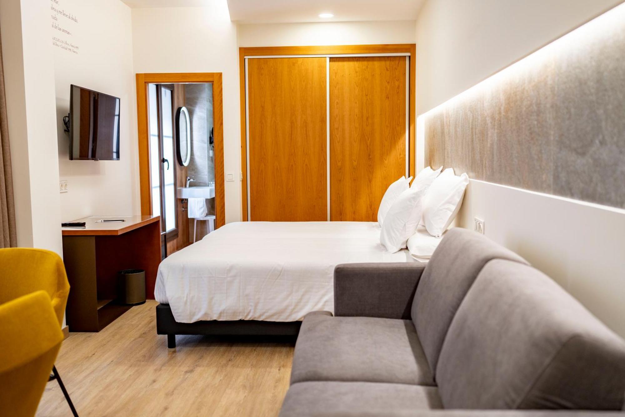 Torreluz Suites Алмерия Екстериор снимка