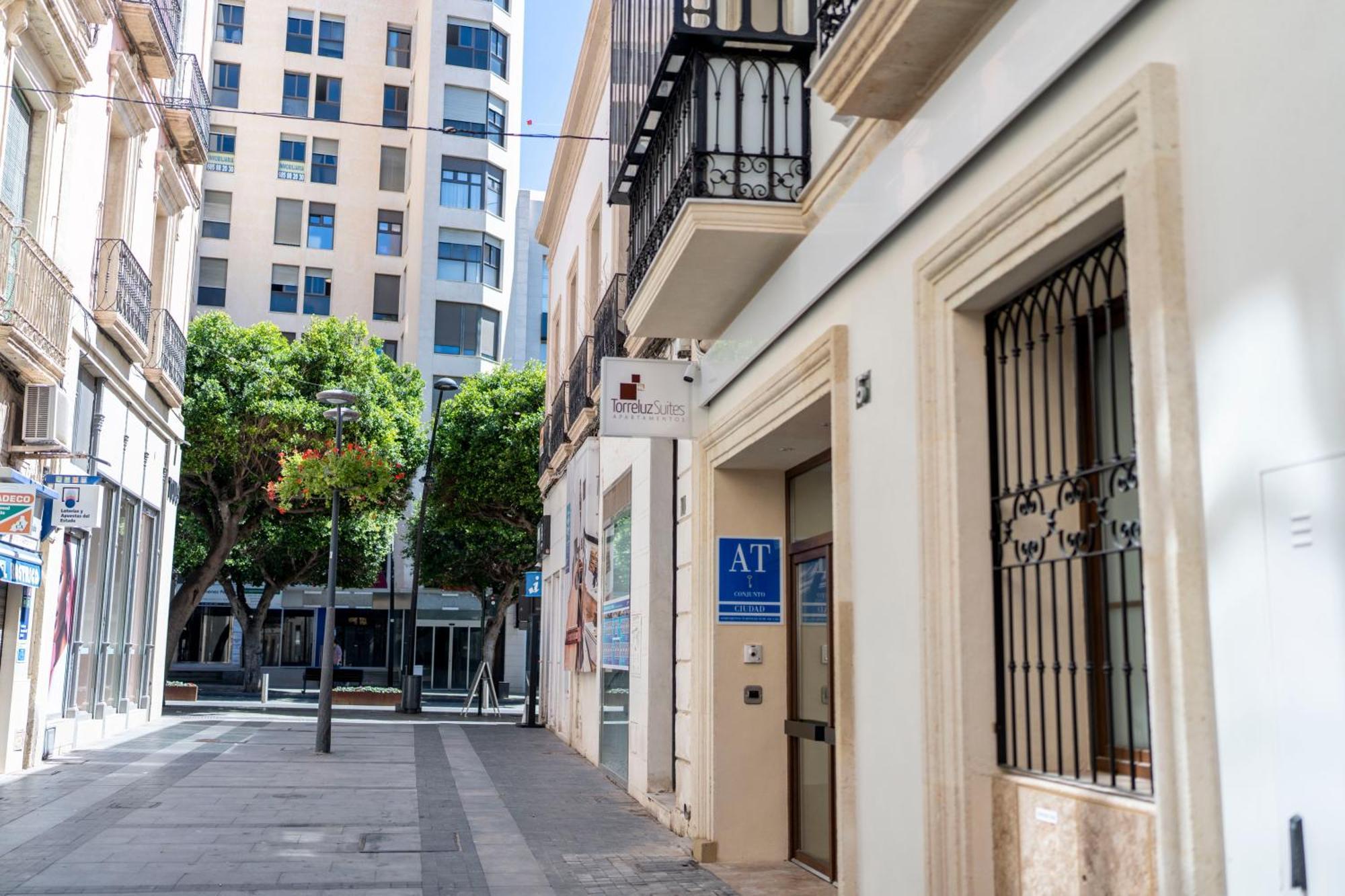 Torreluz Suites Алмерия Екстериор снимка